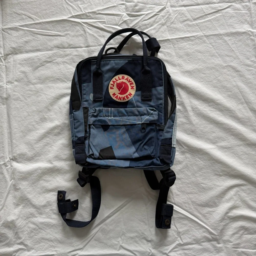Fjallraven Kanken Art Mini Backpack in Ocean Deep‎